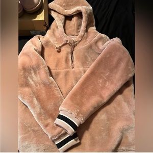 Brand New Ugg Fluffy Pullover💕